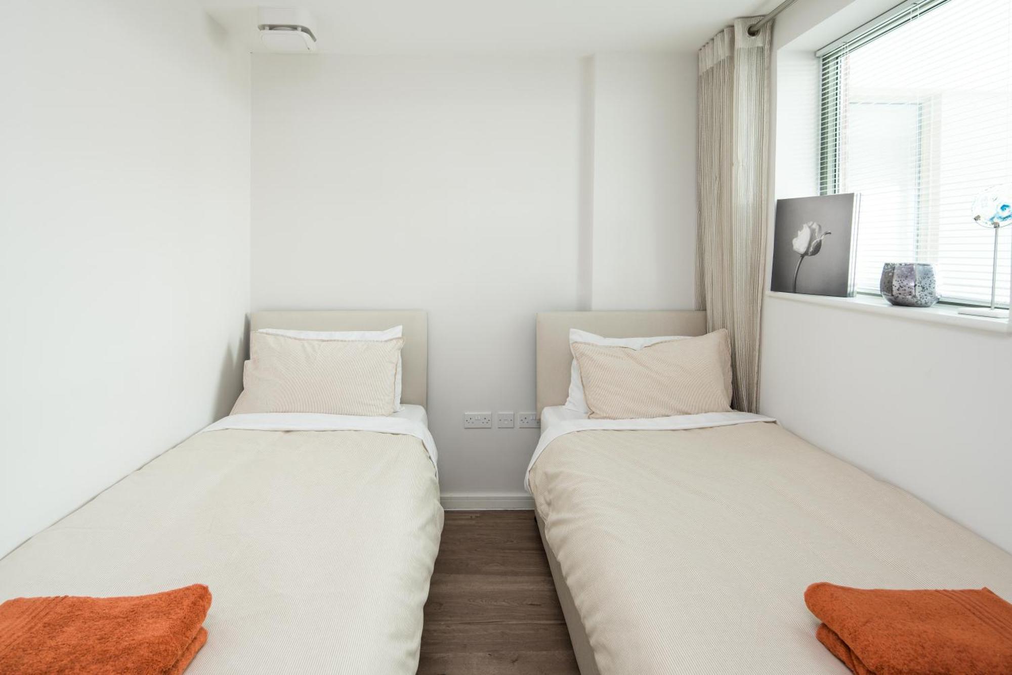 Canning Town -2 Bed Luxury Apartment Лондон Екстериор снимка