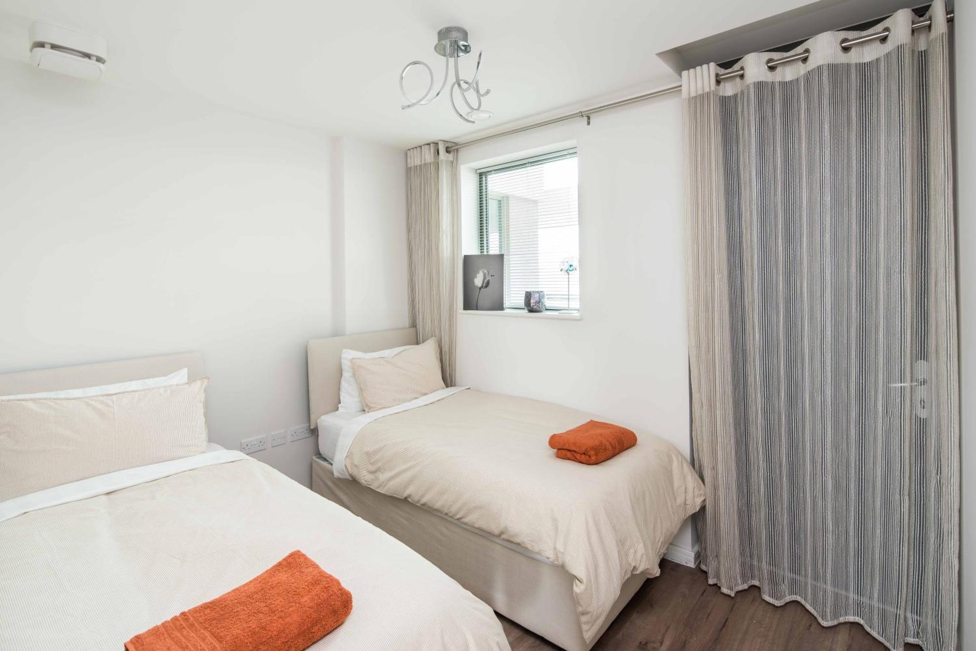 Canning Town -2 Bed Luxury Apartment Лондон Екстериор снимка